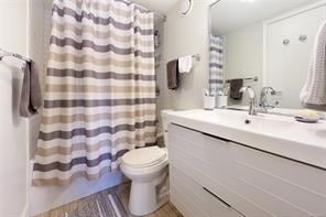 104-327 Maitland St