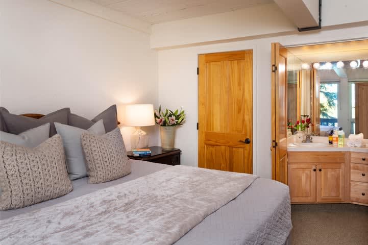 70 Gallun Lane 206