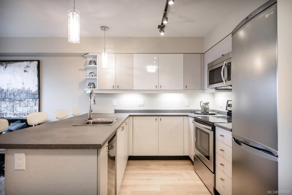 212-787 Tyee Rd