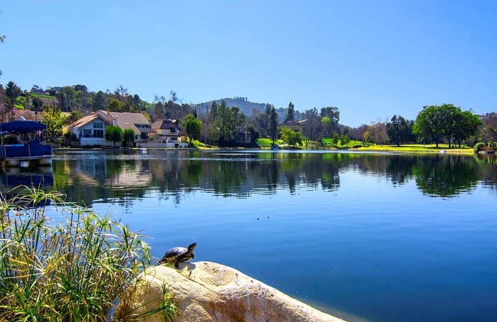 23401 Park Sorrento 8, Calabasas, CA