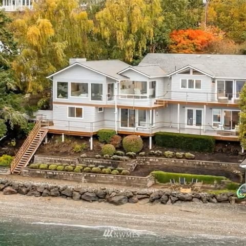 Bainbridge Island Waterfront Living at It's Best!