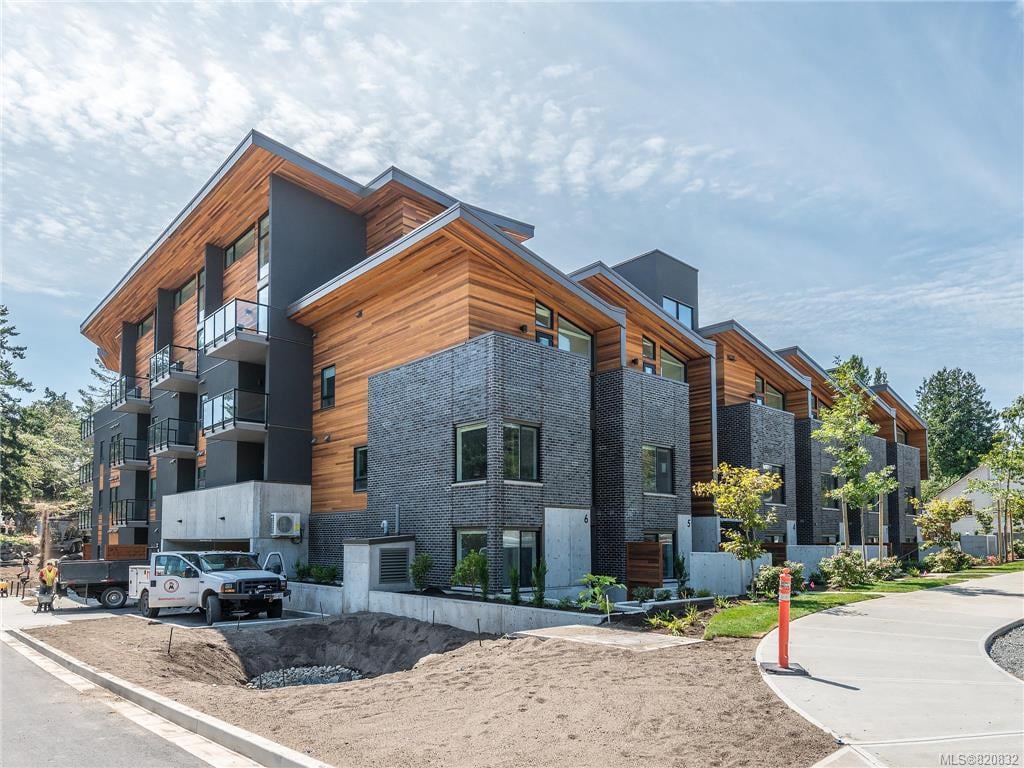 315-991 McKenzie Ave