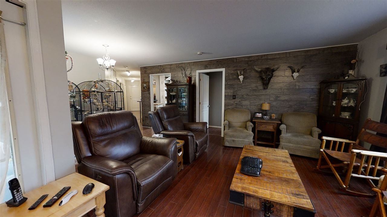 205-13955 Laurel Dr