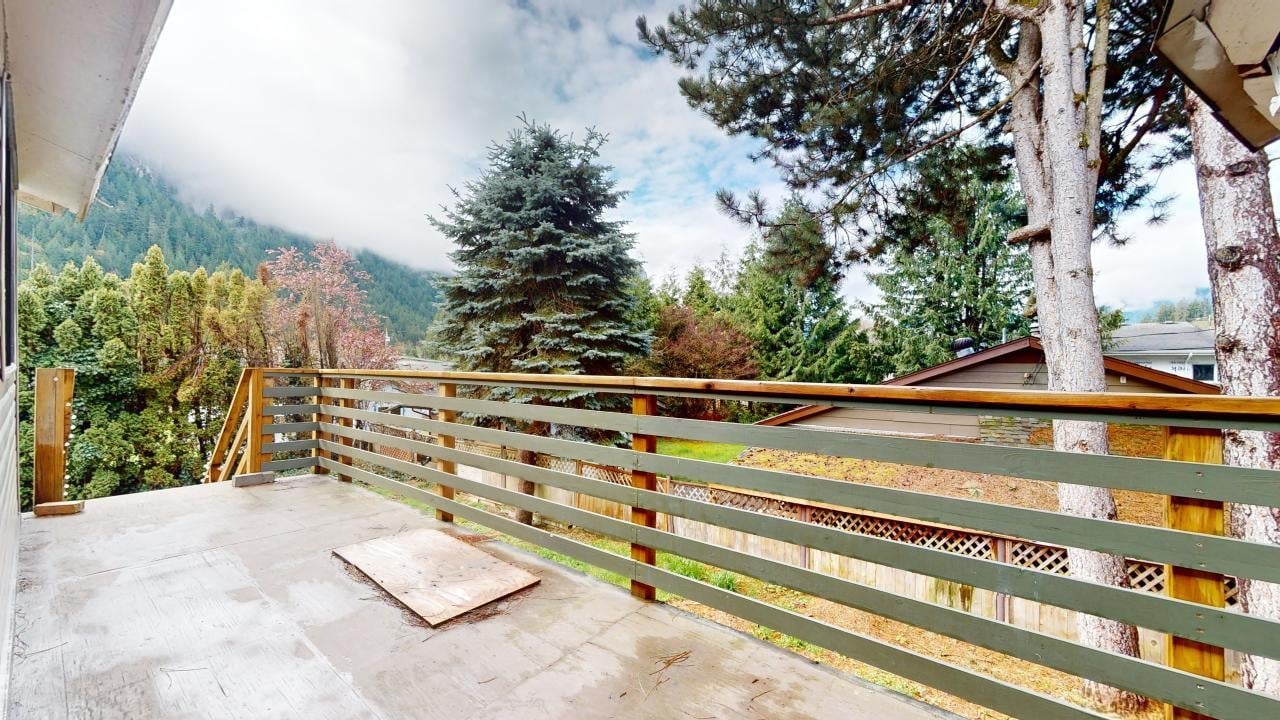 1980 Spruce Dr