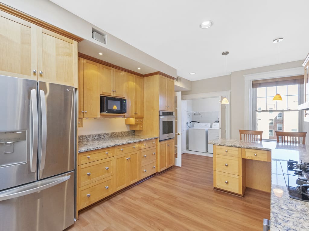 25 Thatcher St. D1-3