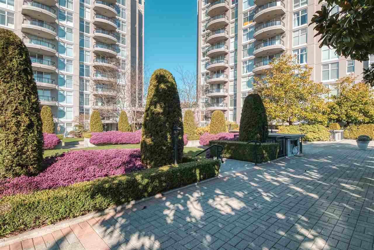 403-8480 Granville Ave