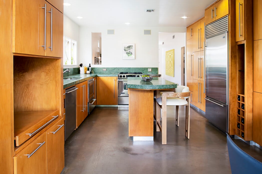 8834 Dorrington Avenue