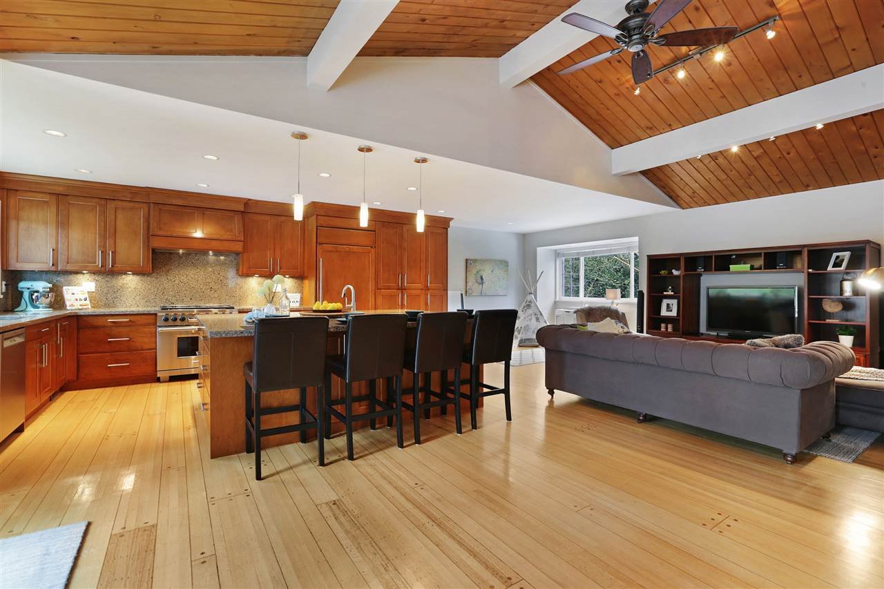 5725 Bluebell Dr