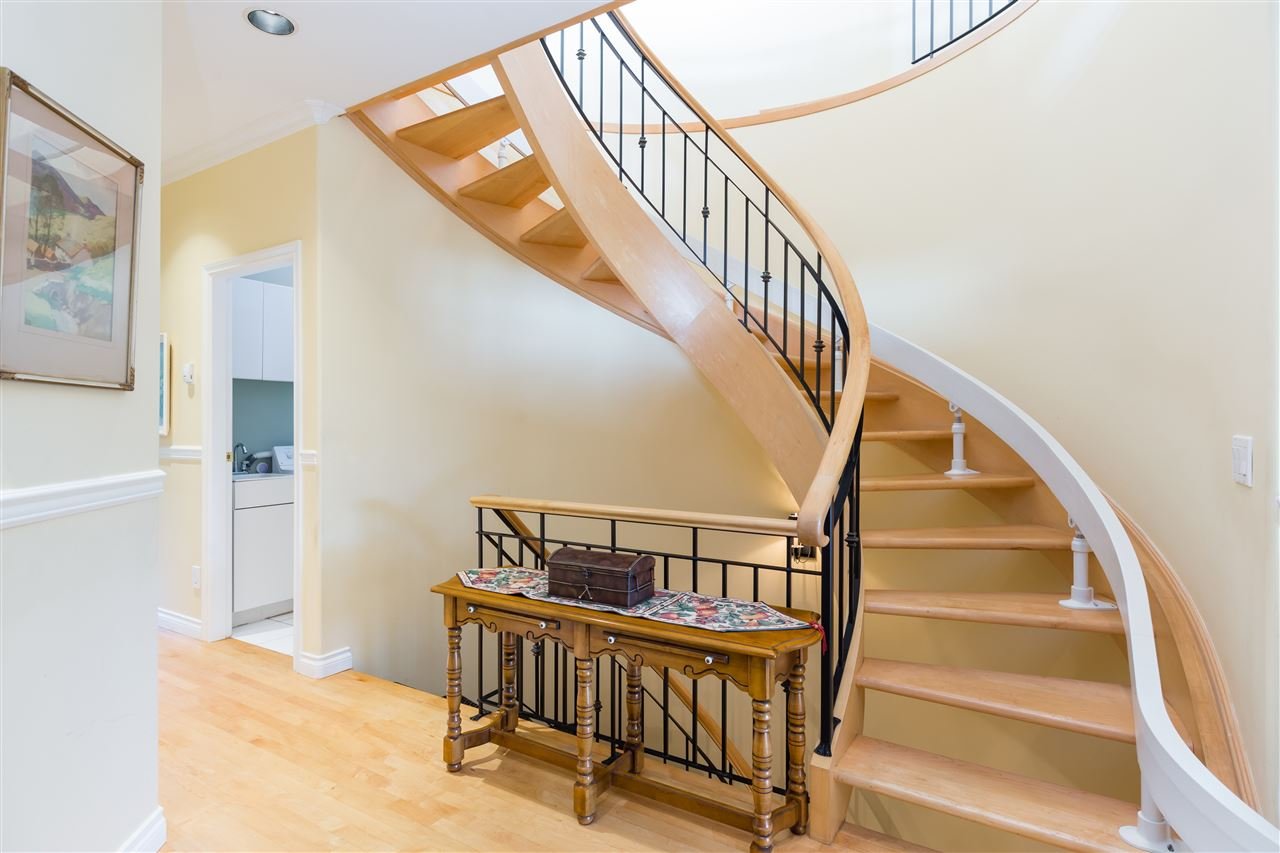 2352 Marine Dr