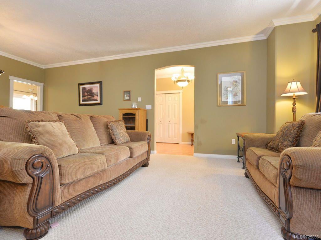 2552 Kinnoull Cres