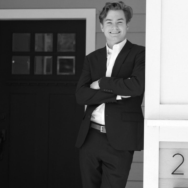 Christopher Suarez Los Angeles Real Estate Agent Headshot