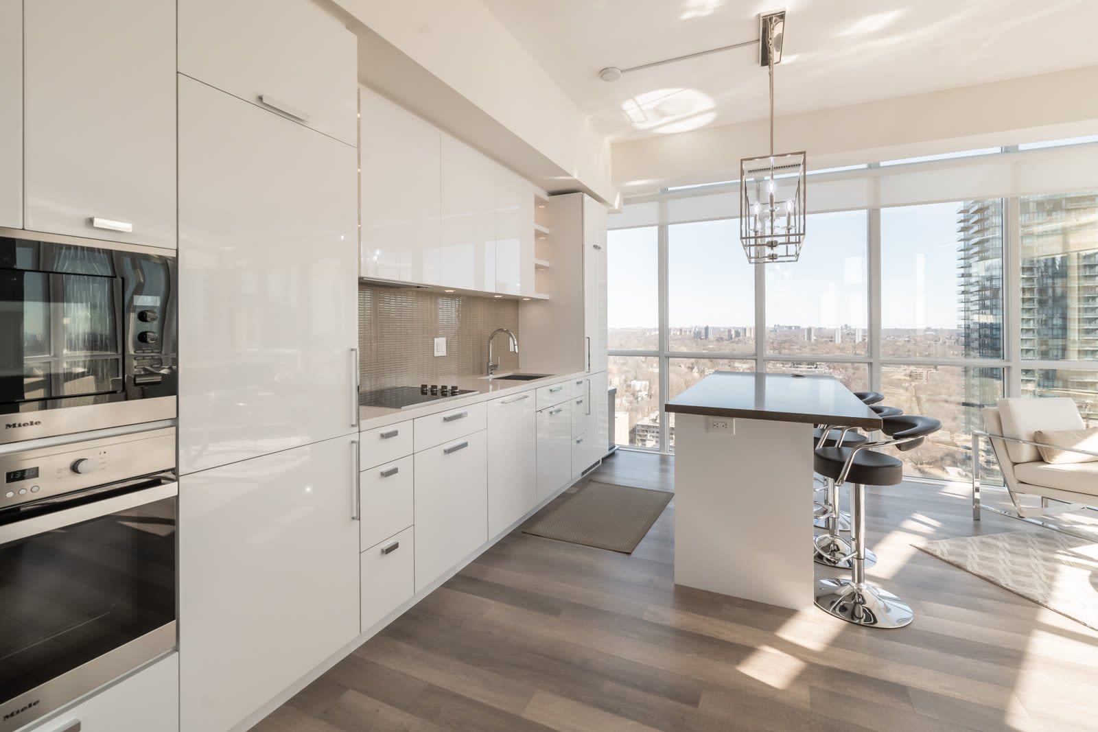 The Yorkville Condos | Sun filled Yorkville Residence