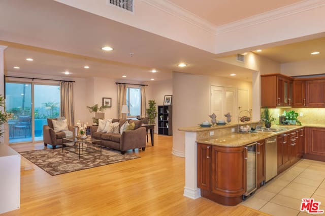 1551 Manning Ave #102