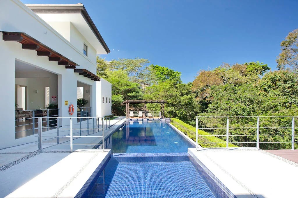 Modern Mountain View Home, Ciudad Colon, San Jose