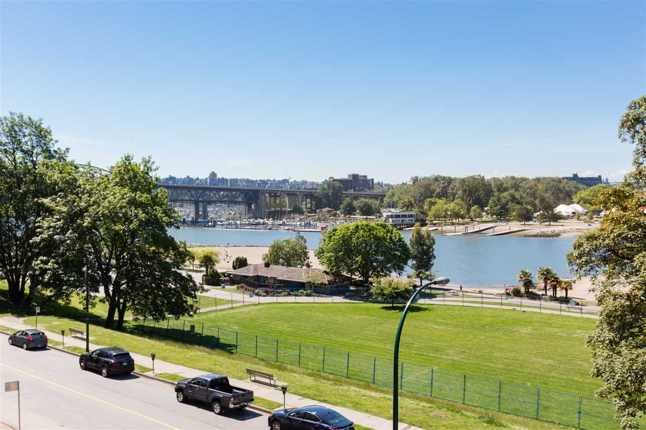 402-1233 Beach Ave