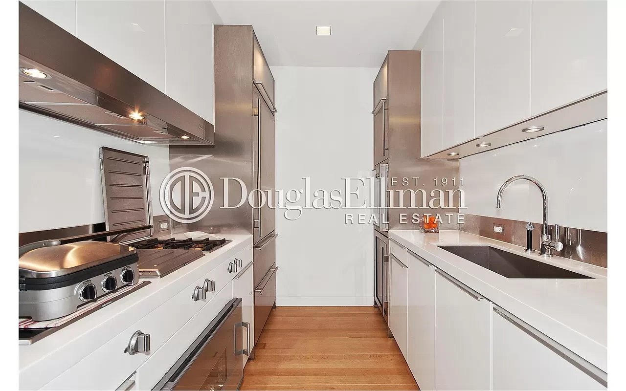 400 East 67th Street Unit: 20C