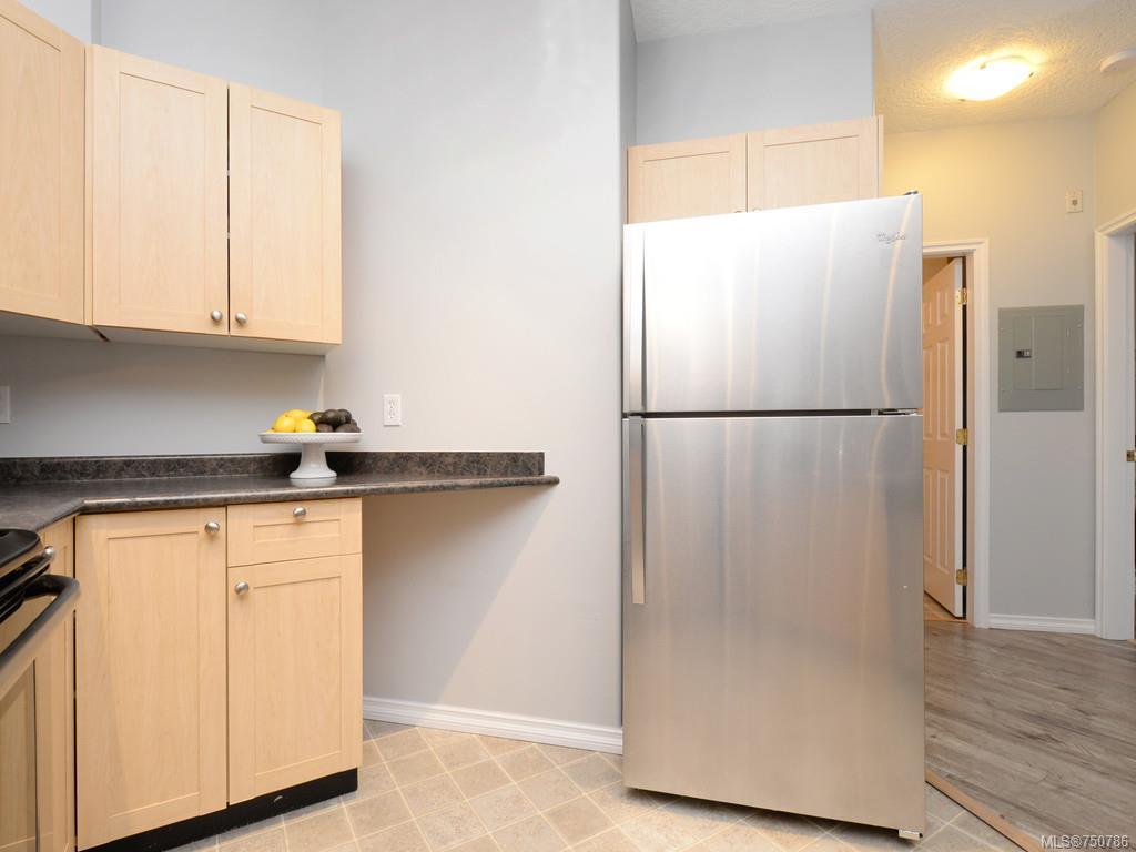 301-893 Hockley Ave