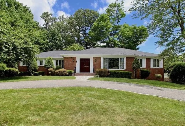 24 Winthrop Rd