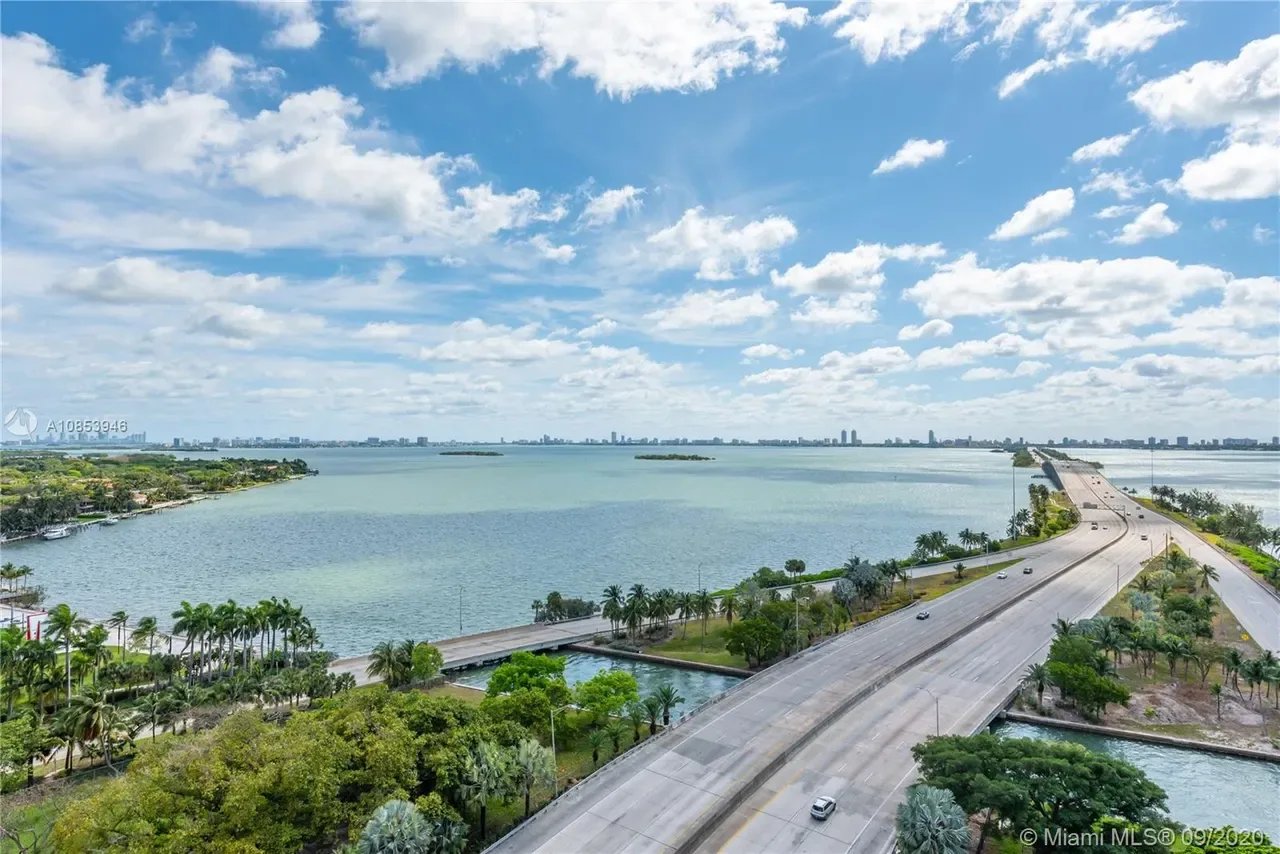 601 NE 36th St #1407