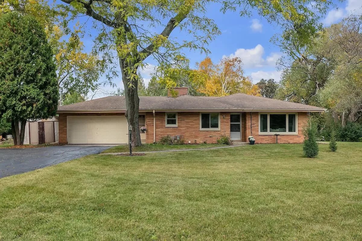 604 W Mequon Road