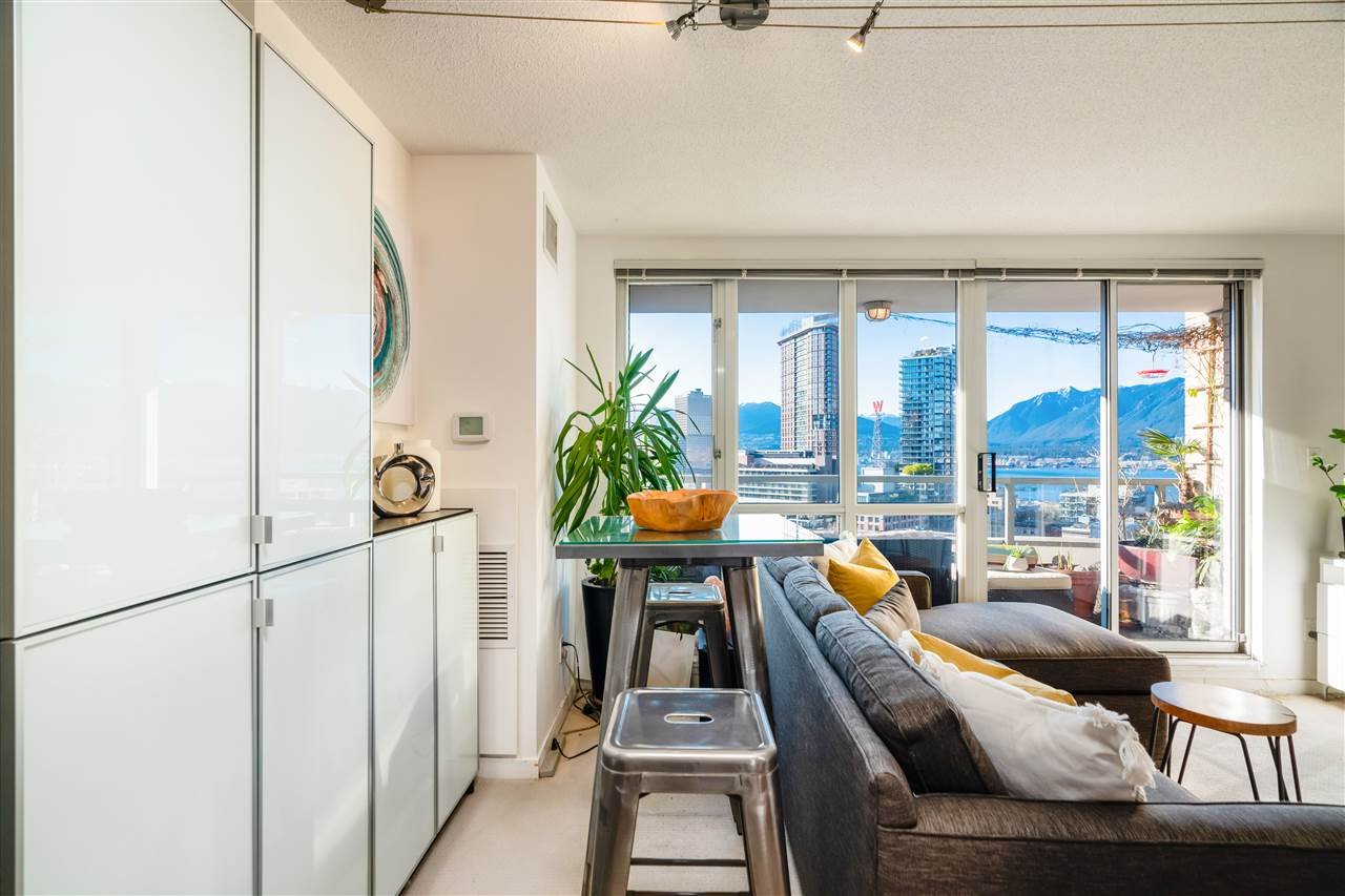 1903-63 Keefer Pl