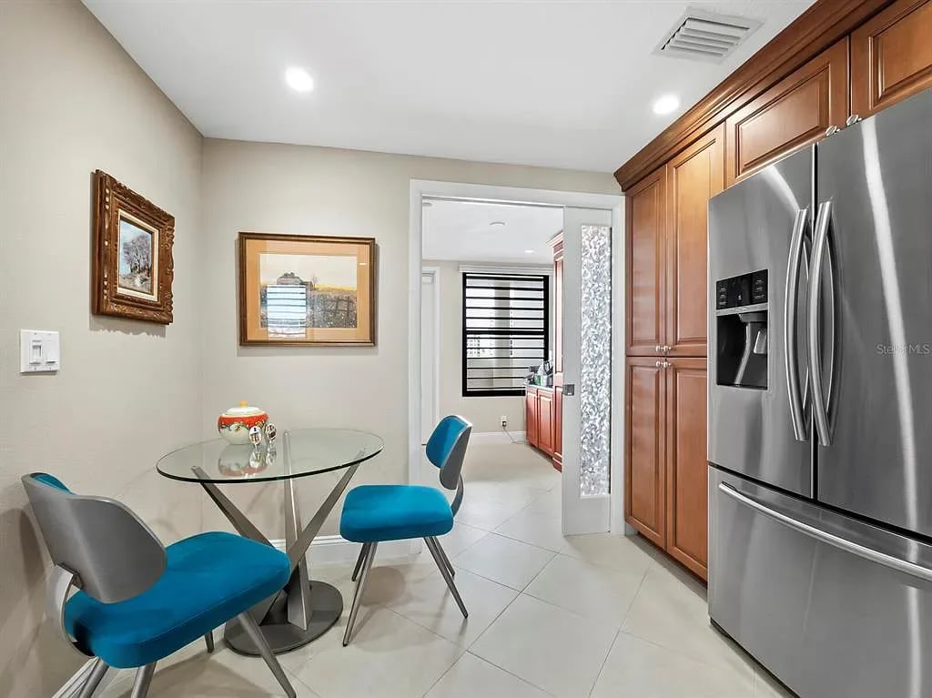 1255 N Gulfstream Ave APT 905