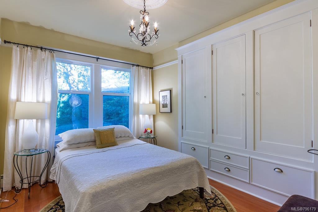 1139 Camrose Cres