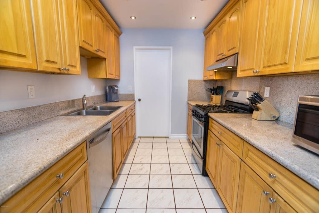 6409 Penn St #B