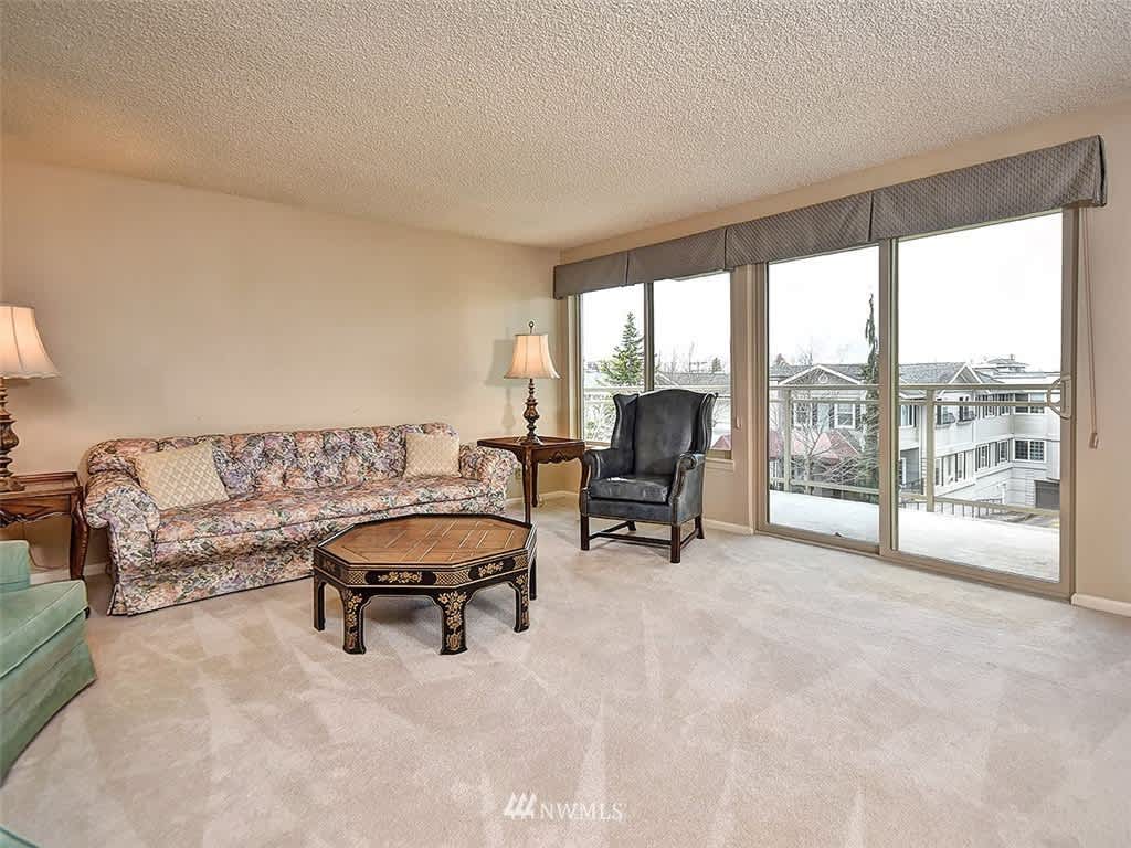 200 James St #204