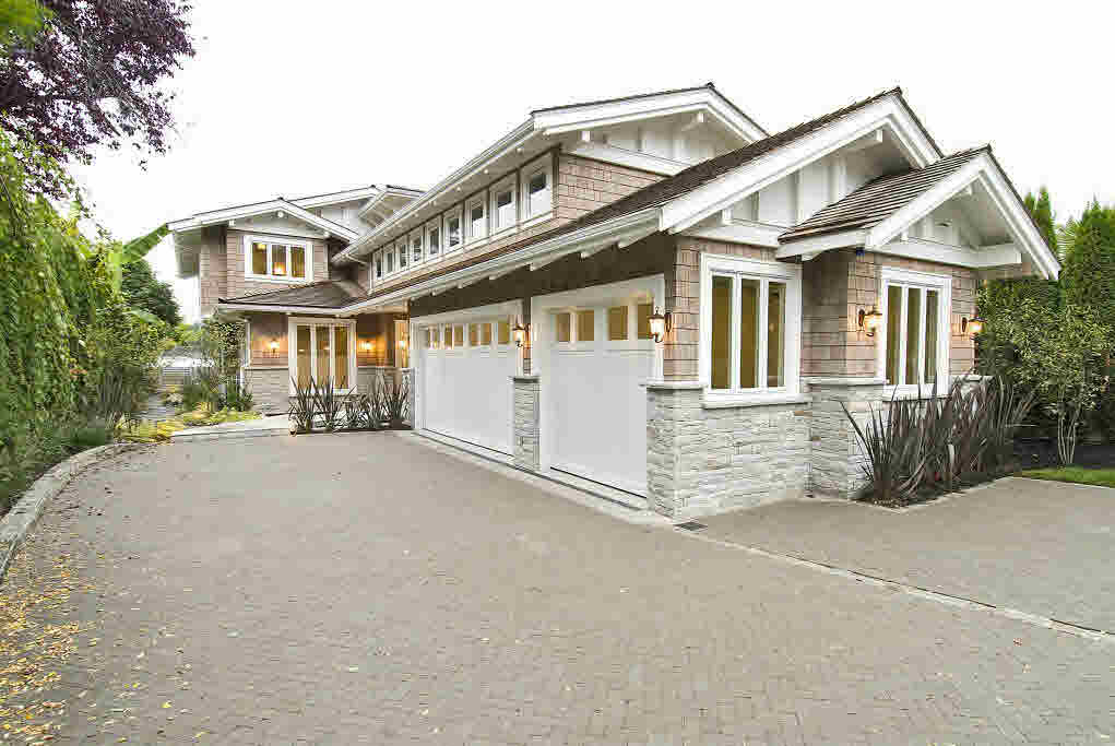 4382 Ross Cres