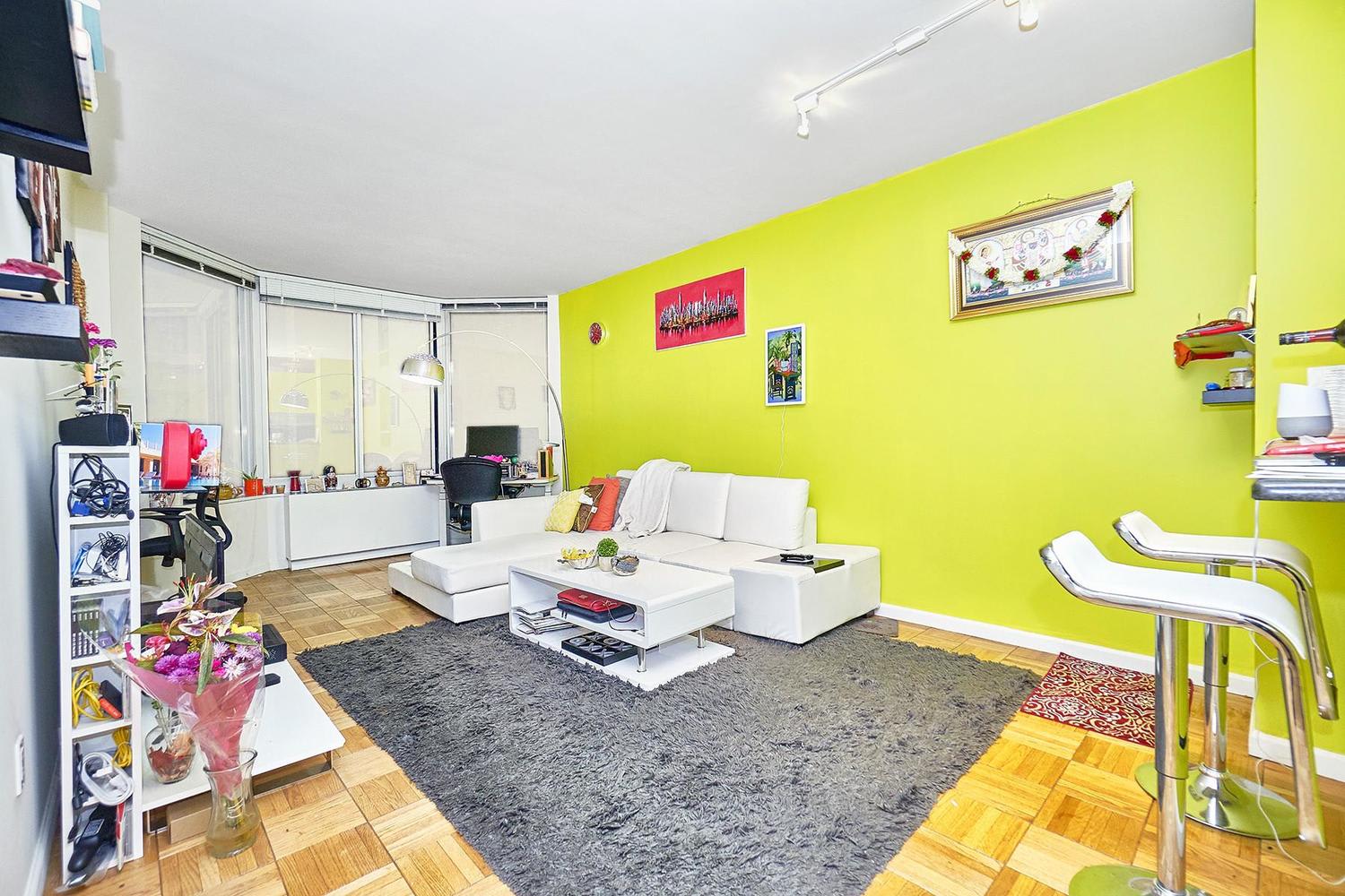 240 E 39th St, Unit 8K