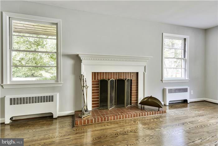 1304 Woodside Pkwy