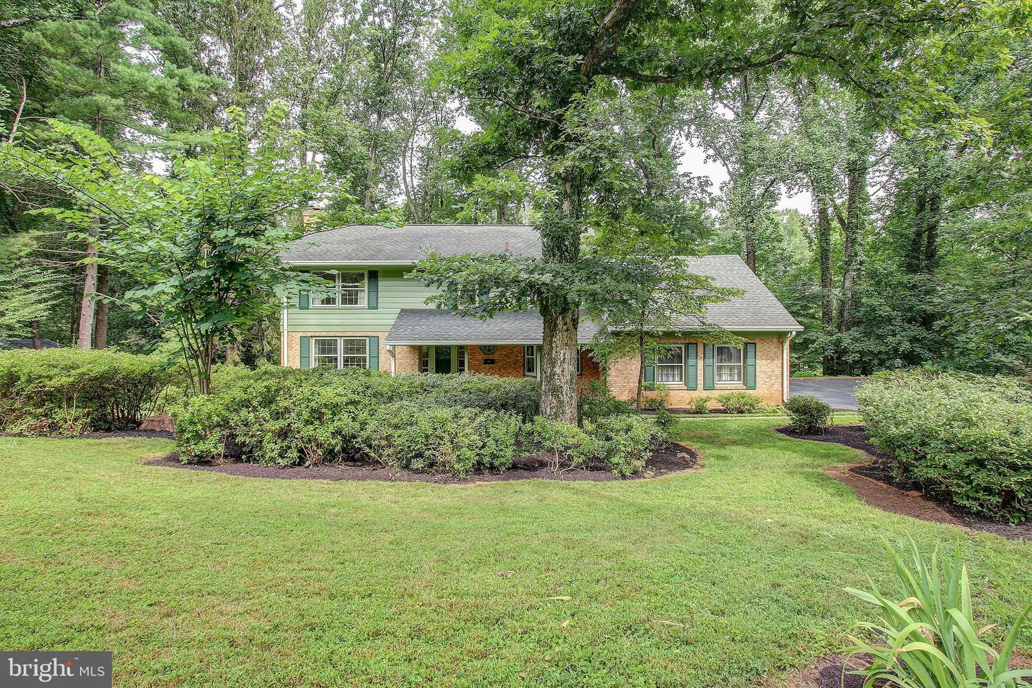 1552 Forest Villa Ln