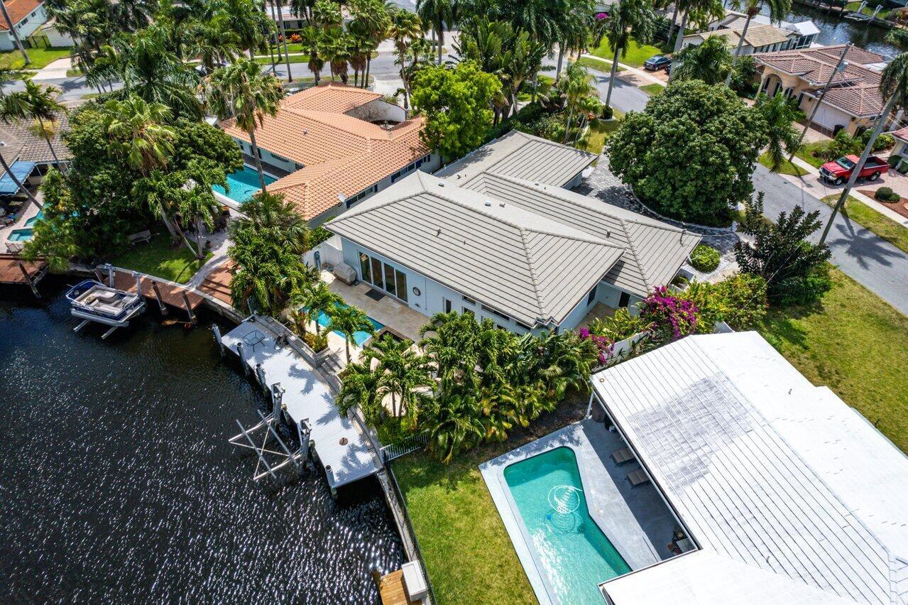 5831 NE 14th Rd Fort Lauderdale FL-33334 3B + 1den / 4 Baths