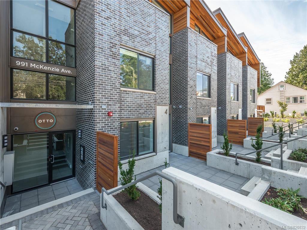 315-991 McKenzie Ave