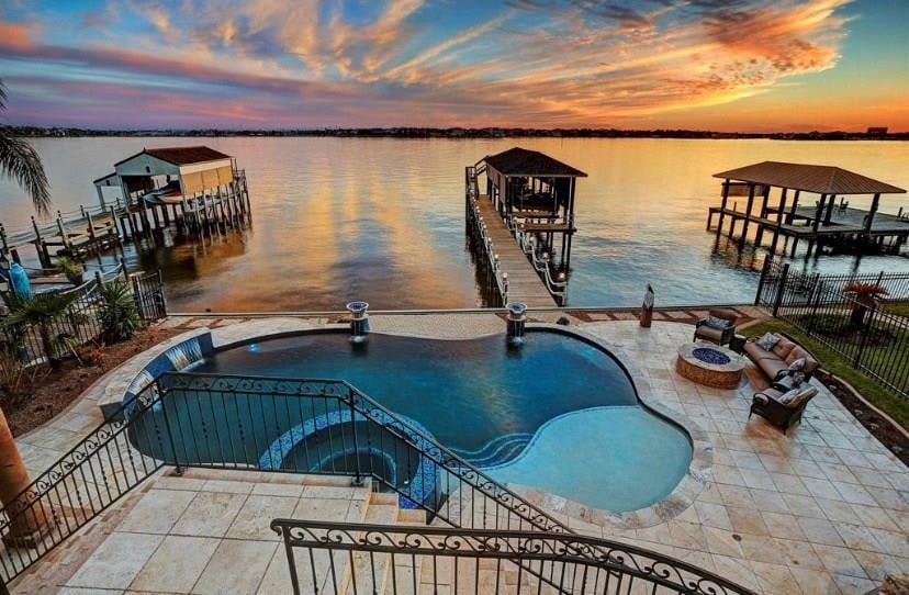 3007 Dolphin Ct