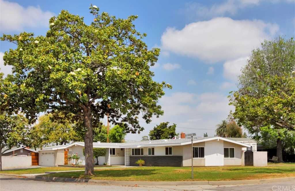1607 E Louisa Avenue
