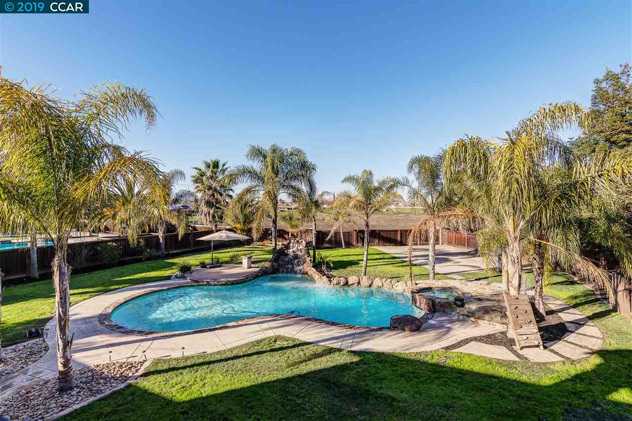 1449 Pinegrove Way