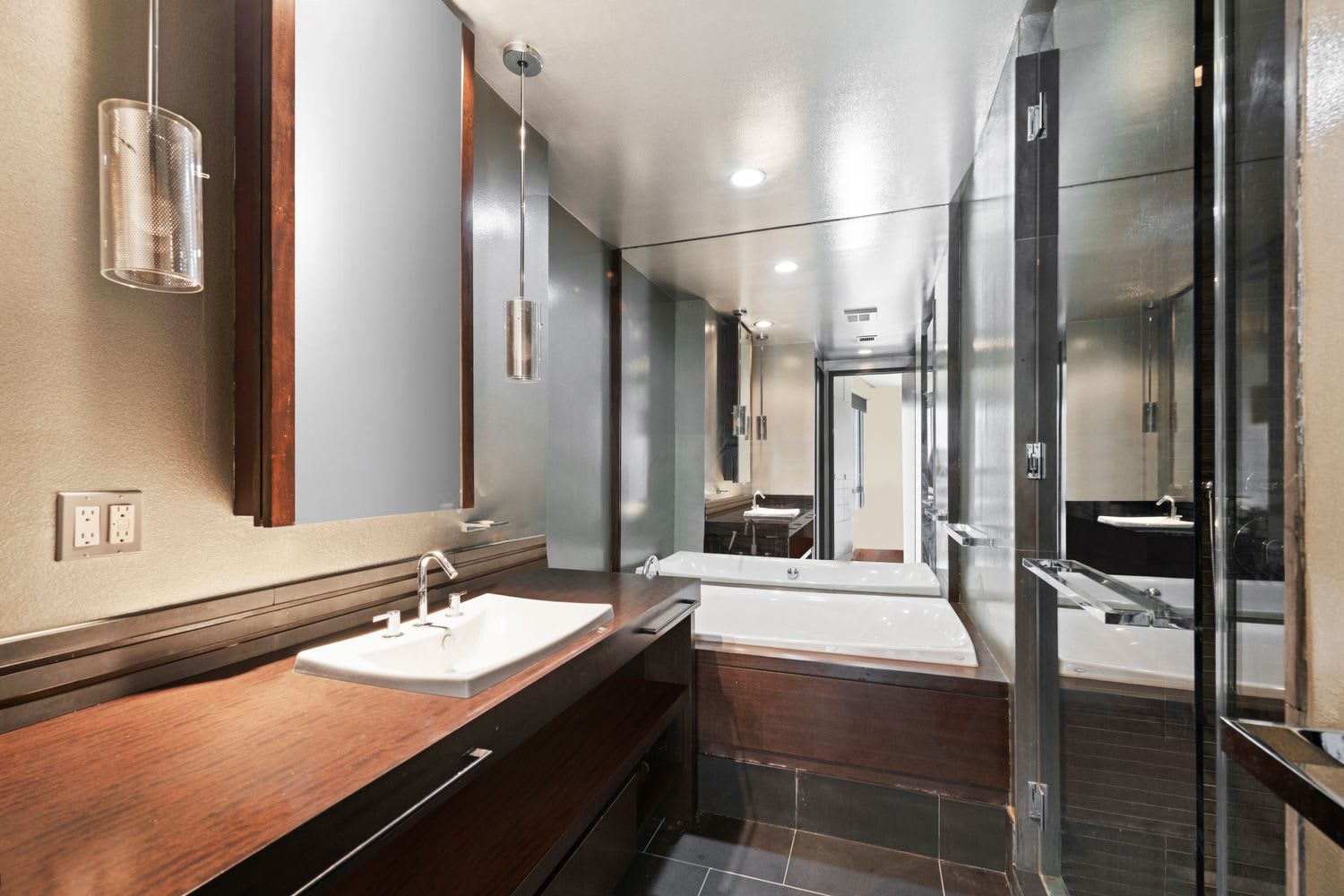 40 Broad St, Unit PH3H
