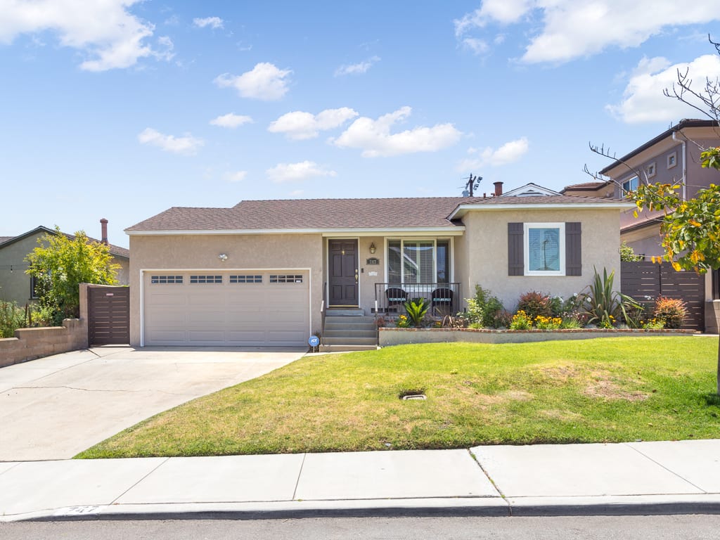 747 Lomita St