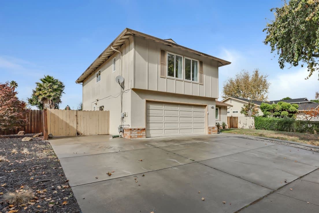 35244 Severn Dr