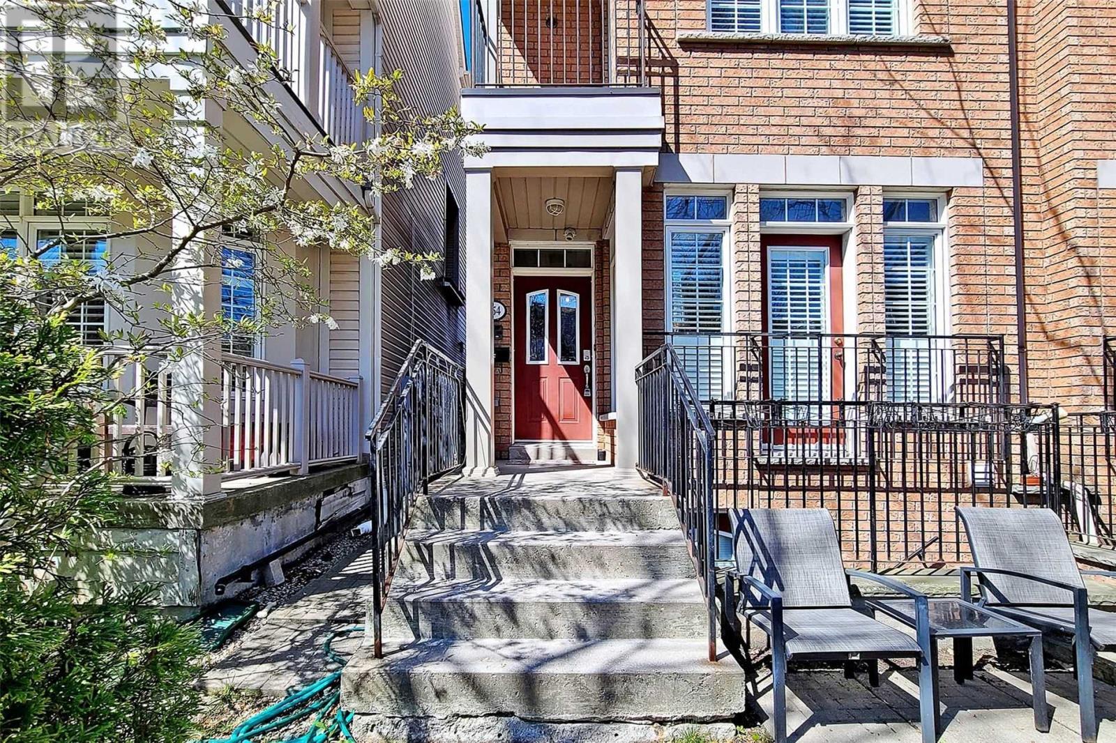 154 Boardwalk Dr