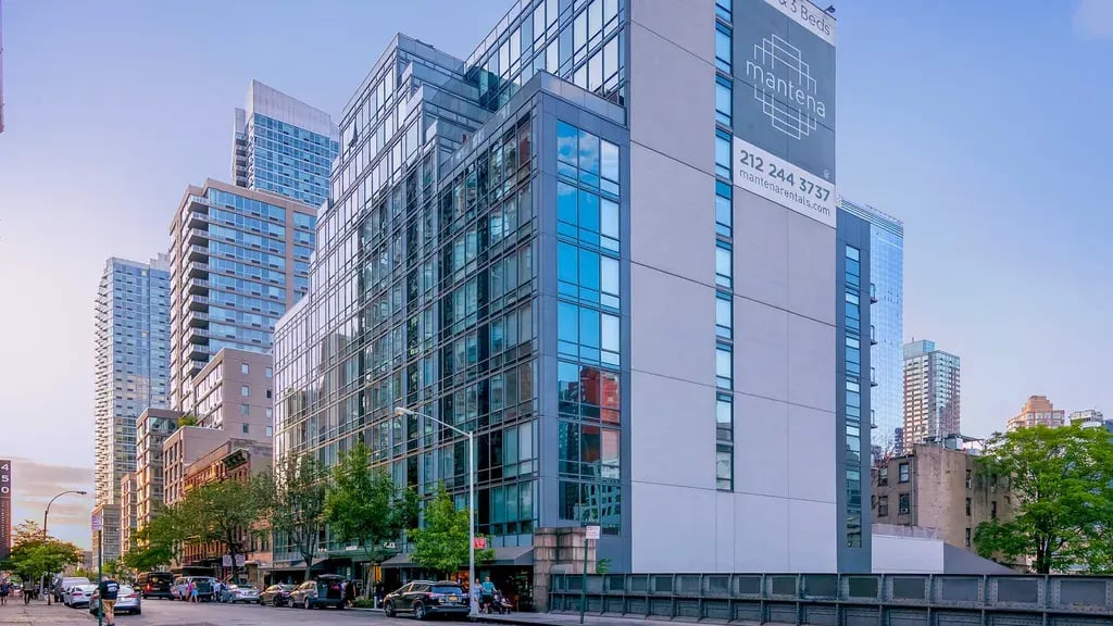 431 W 37th St, APT 8D