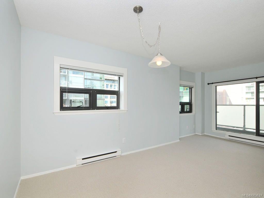 206-770 Cormorant St