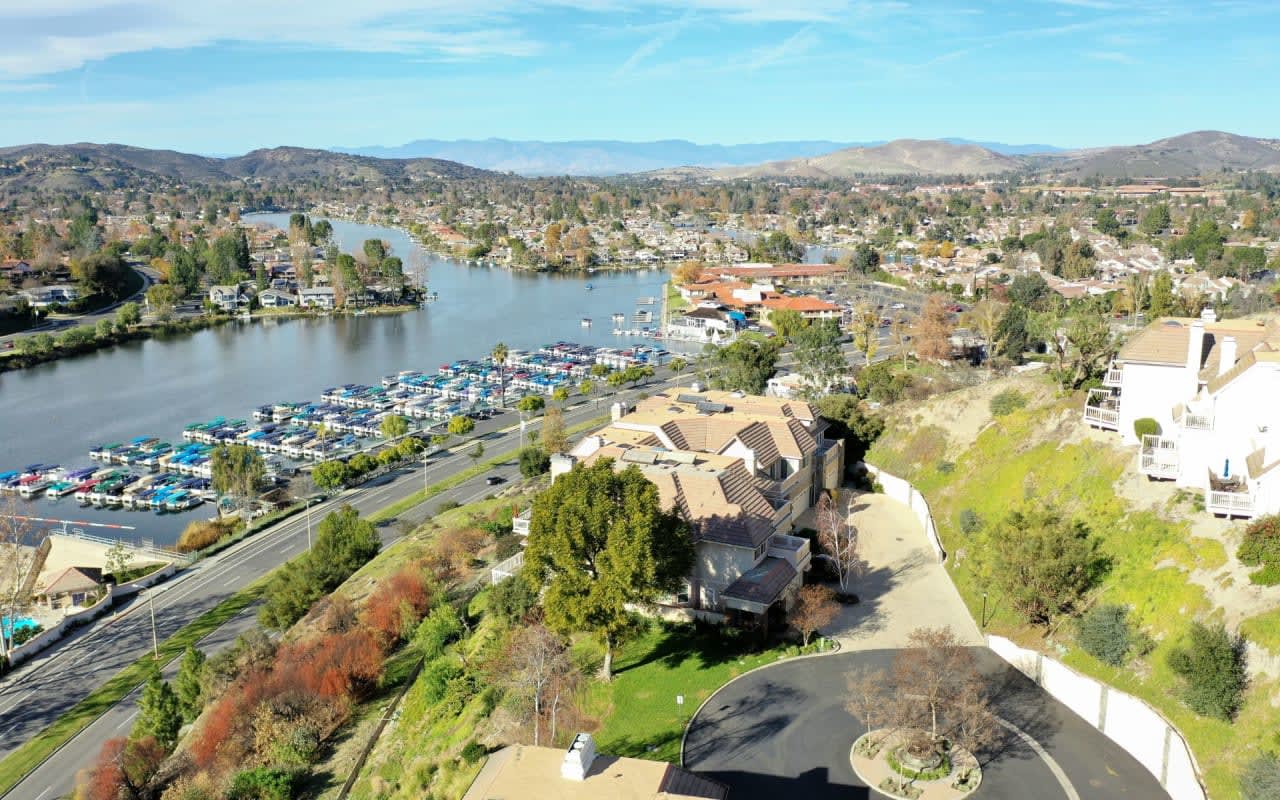 WELCOME TO WESTLAKE VILLAGE