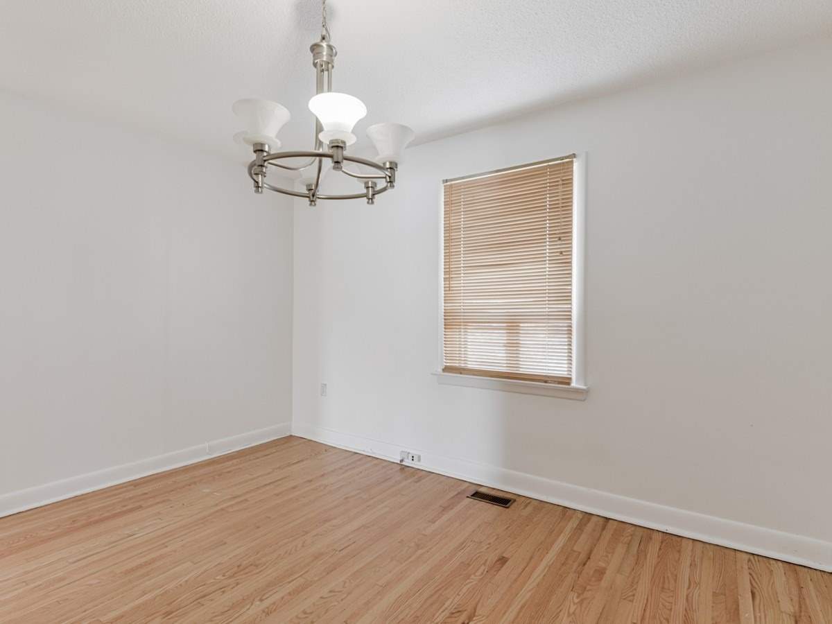 1104 Glengrove Ave