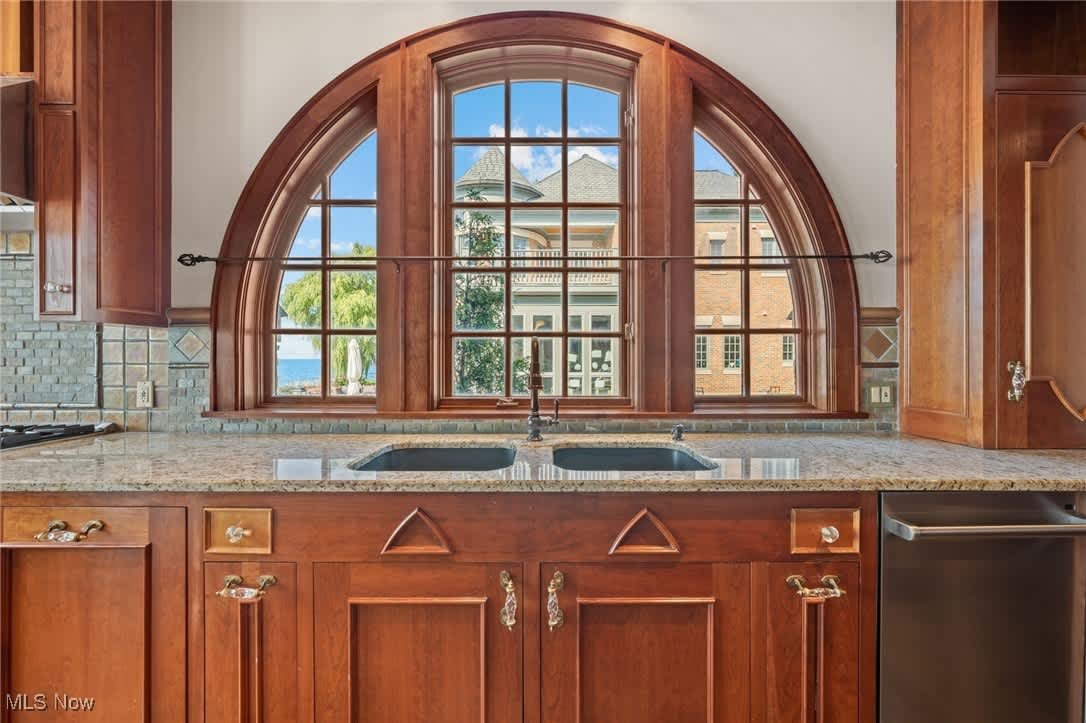 14 Colony Ln