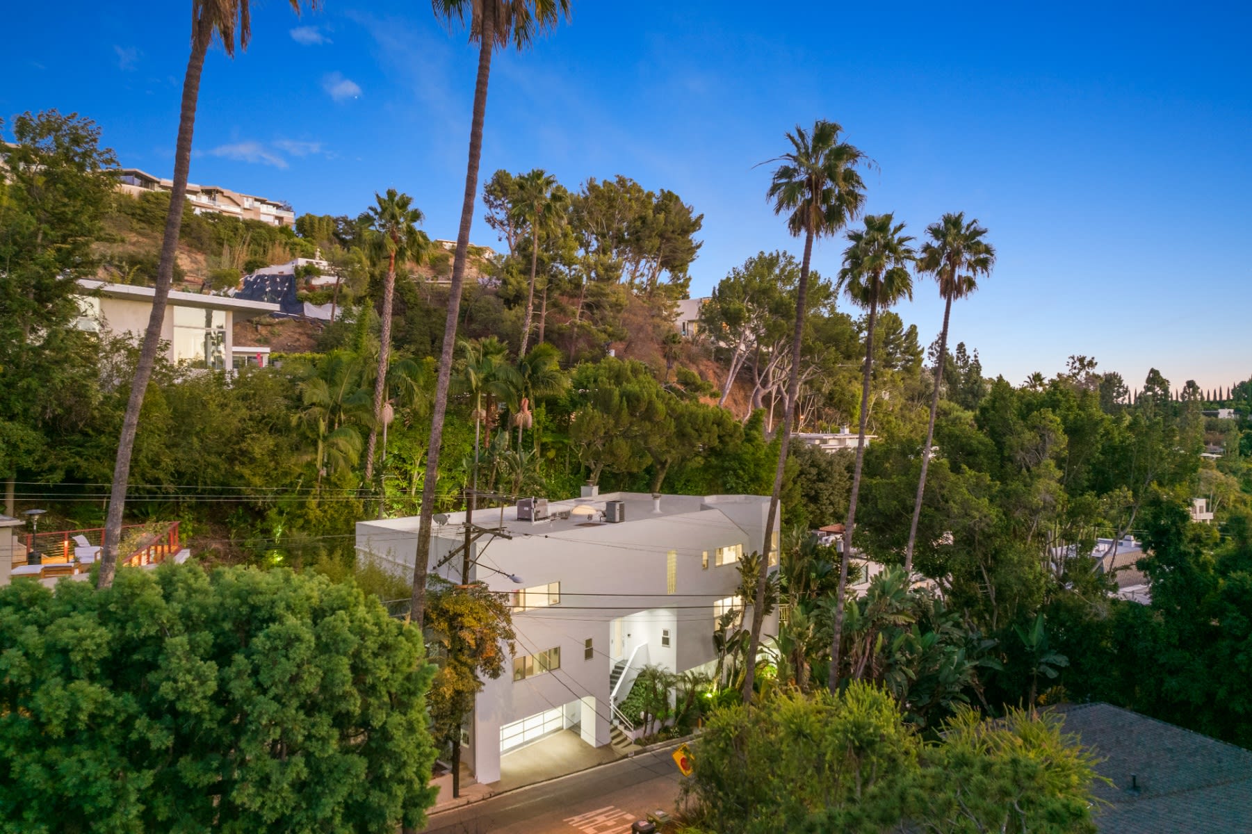 1554 N Doheny Dr