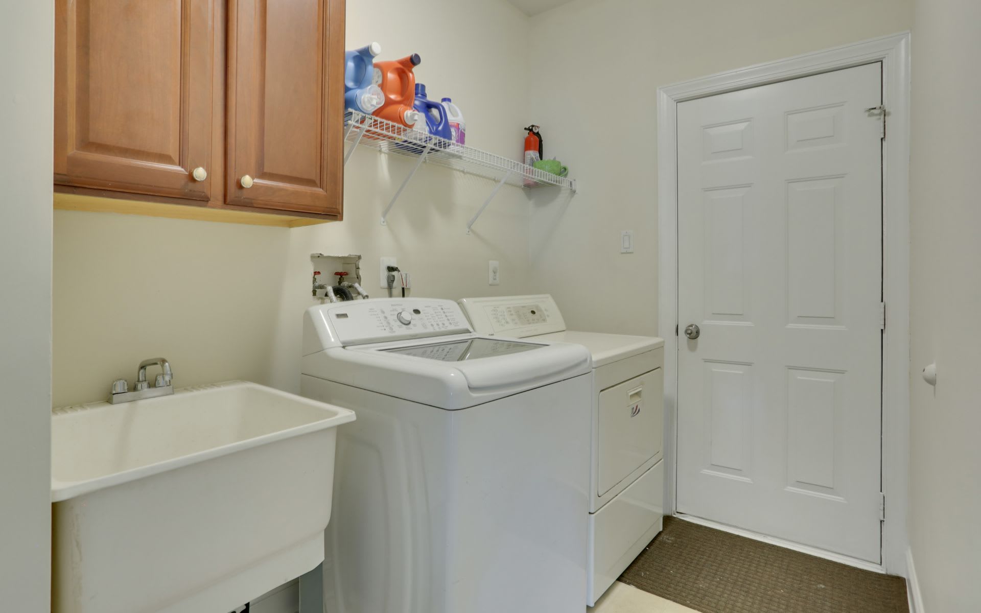 8 SHOREHAM CT