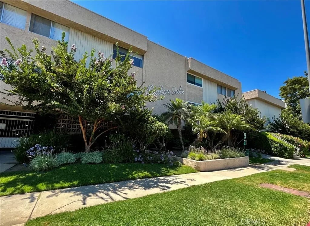 5139 Balboa Blvd., #202